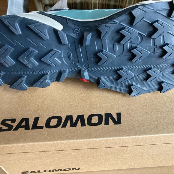 New in box Solomon Trail Runners running shoes.Size 8.5 Beautiful color. - Picture 4 of 7